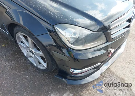 2014 Mercedes-Benz C-Class C 250 Sport z USA, uszkodzony, nr VIN WDDGF4HB4EA959421